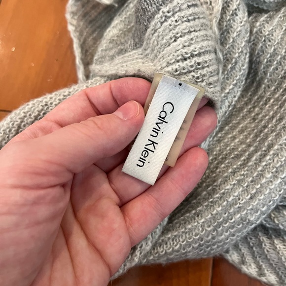 Cozy Calvin Klein scarf - Picture 3 of 4